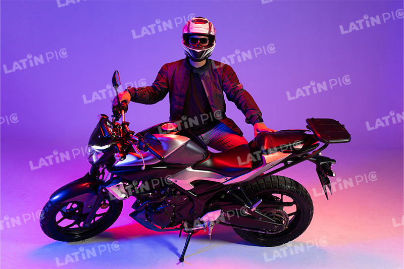 motocicleta-piloto-hombre-casco-37