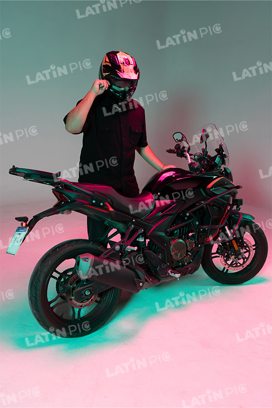 motocicleta-piloto-hombre-casco-45