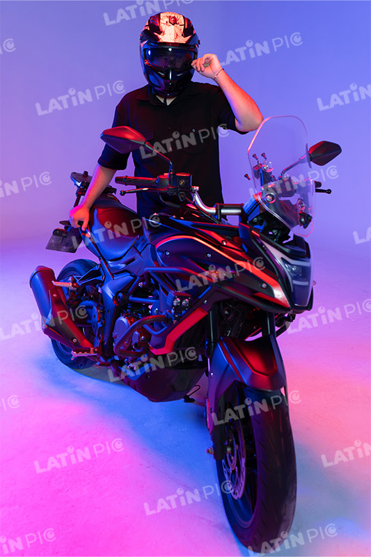 motocicleta-piloto-hombre-casco-46