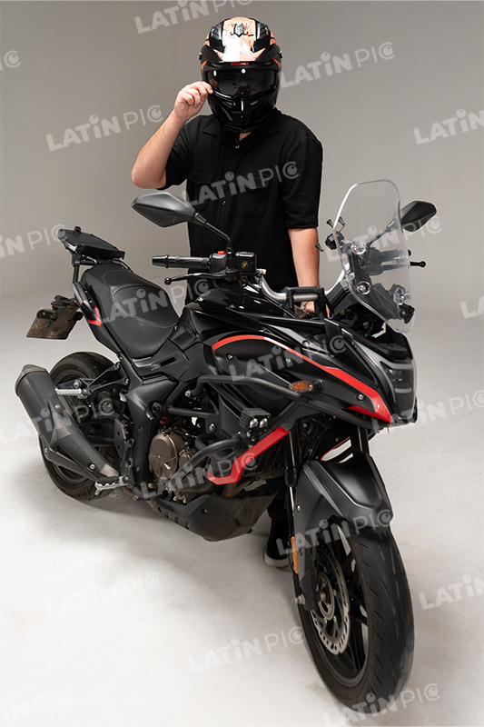 motocicleta-piloto-hombre-casco-47
