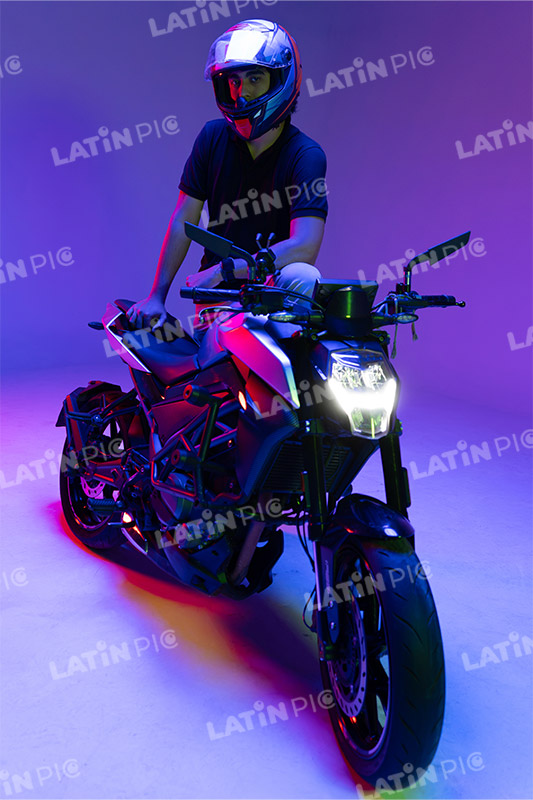 motocicleta-piloto-hombre-casco-54