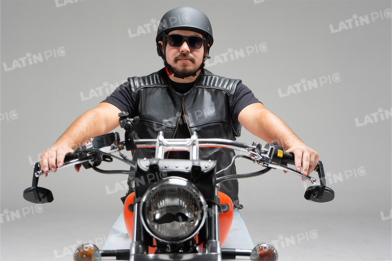 motocicleta-piloto-hombre-casco-62