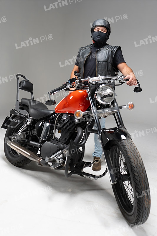 motocicleta-piloto-hombre-casco-68