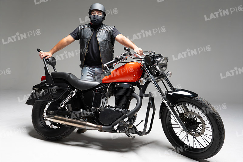 motocicleta-piloto-hombre-casco-69
