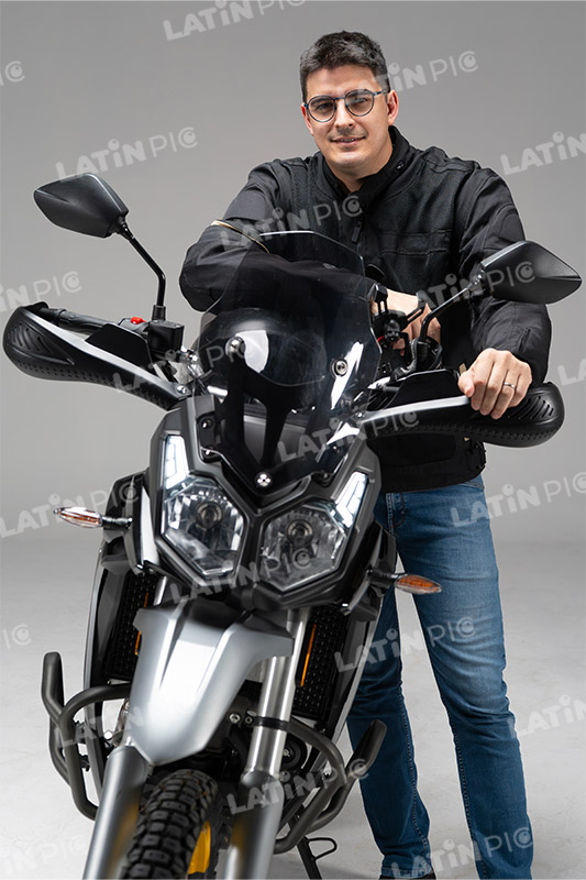 motocicleta-piloto-hombre-casco-72