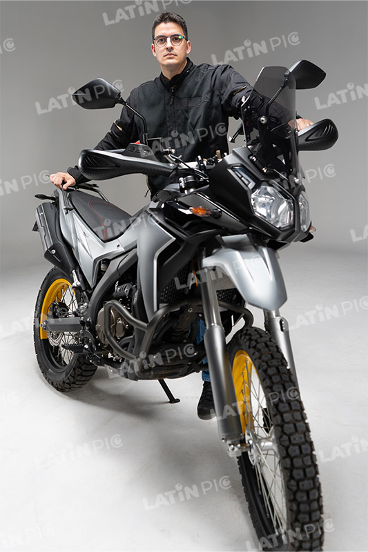motocicleta-piloto-hombre-casco-81