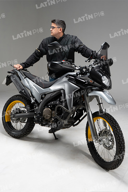 motocicleta-piloto-hombre-casco-82