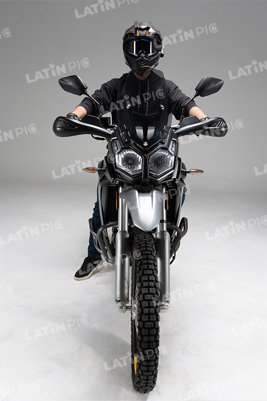 motocicleta-piloto-hombre-casco-093