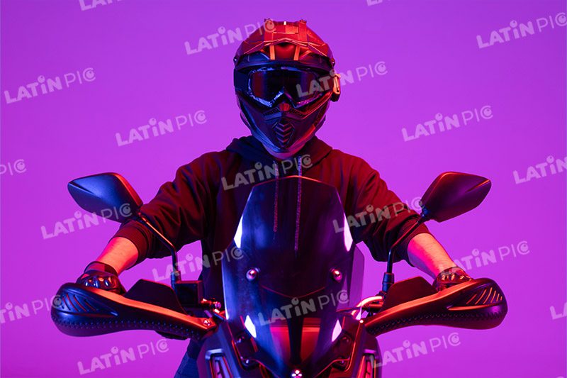 motocicleta-piloto-hombre-casco-095