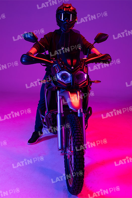 motocicleta-piloto-hombre-casco-097