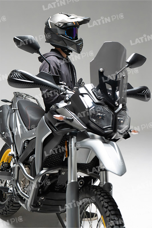motocicleta-piloto-hombre-casco-098
