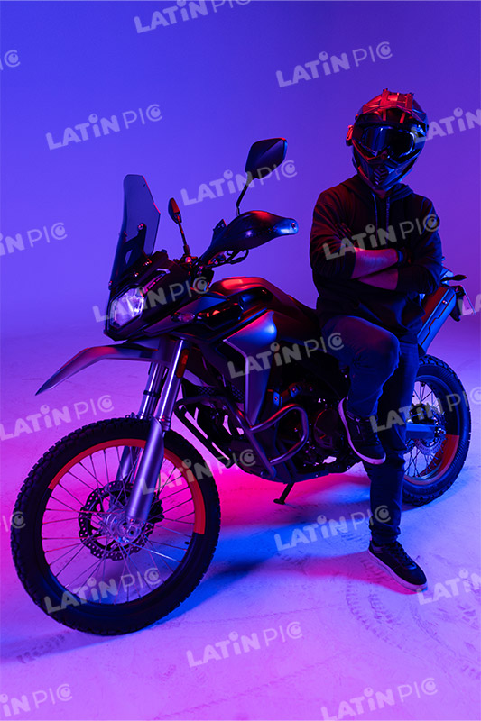 motocicleta-piloto-hombre-casco-102