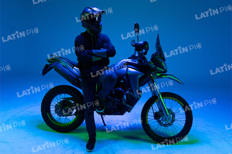 motocicleta-piloto-hombre-casco-104