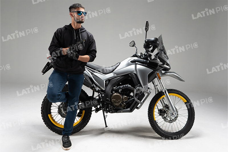 motocicleta-piloto-hombre-casco-107