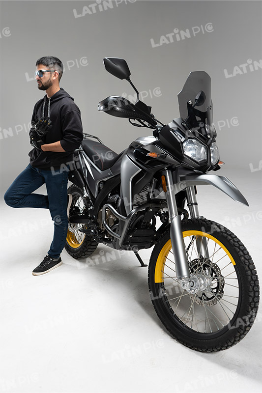 motocicleta-piloto-hombre-casco-108