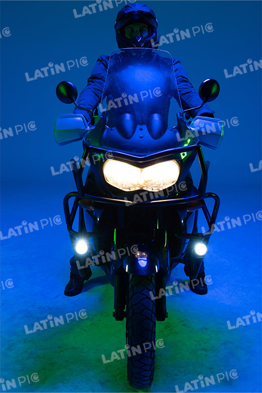 motocicleta-piloto-hombre-casco-109