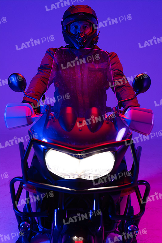 motocicleta-piloto-hombre-casco-110