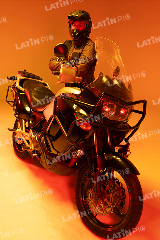 motocicleta-piloto-hombre-casco-116