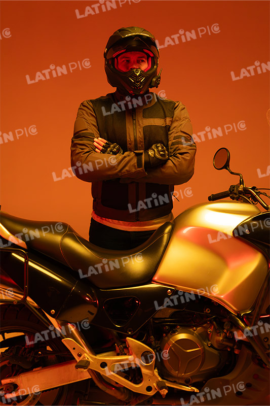 motocicleta-piloto-hombre-casco-117