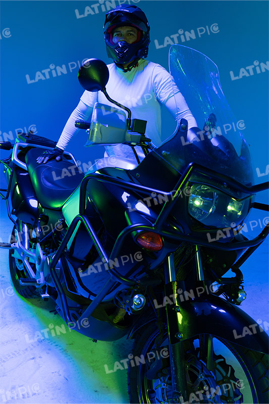 motocicleta-piloto-hombre-casco-119