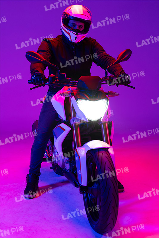 motocicleta-piloto-hombre-casco-124