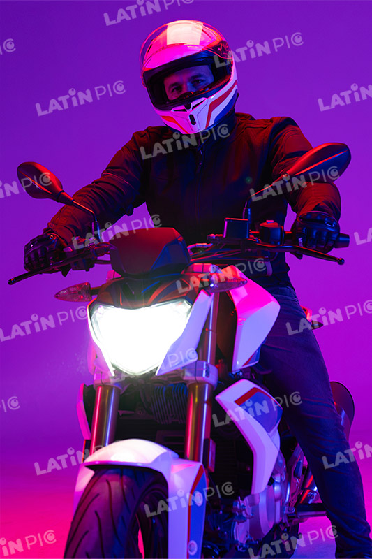 motocicleta-piloto-hombre-casco-125