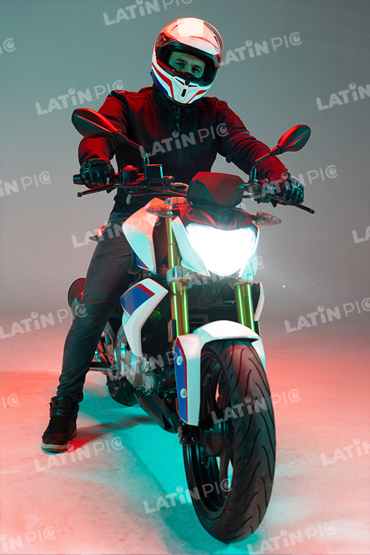 motocicleta-piloto-hombre-casco-127