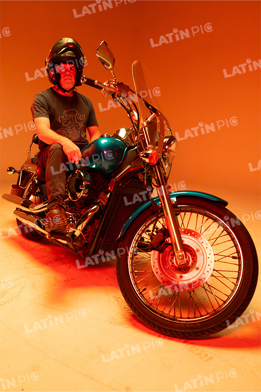 motocicleta-piloto-hombre-casco-140