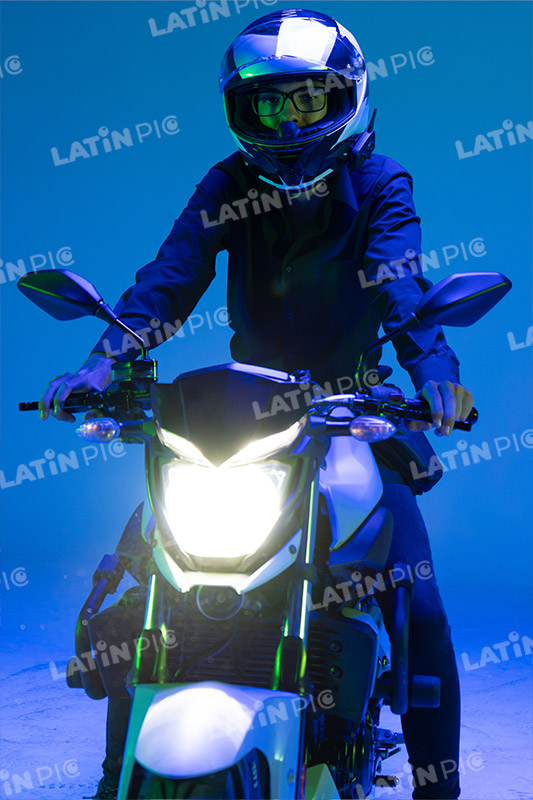 motocicleta-piloto-hombre-casco-146