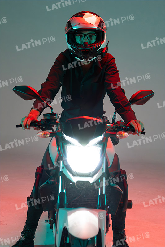 motocicleta-piloto-hombre-casco-148