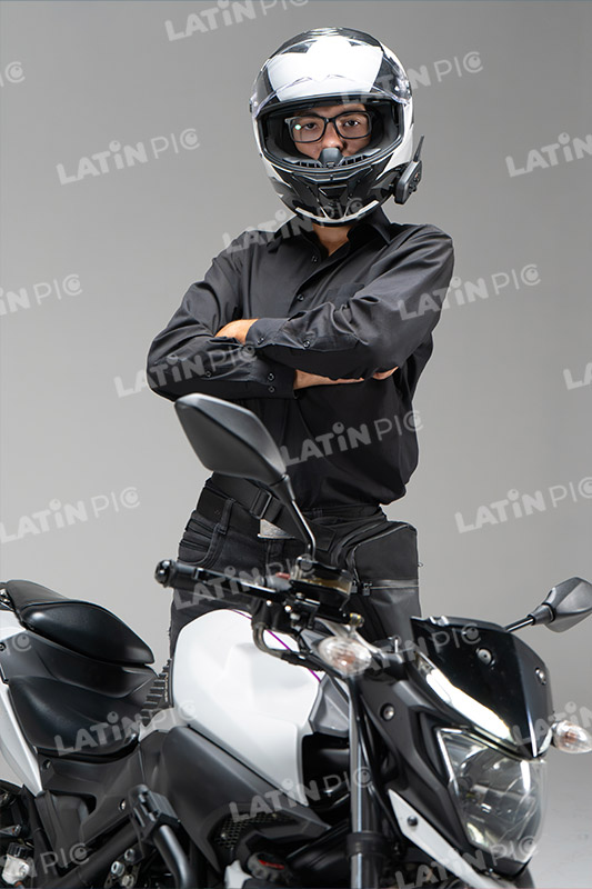 motocicleta-piloto-hombre-casco-149
