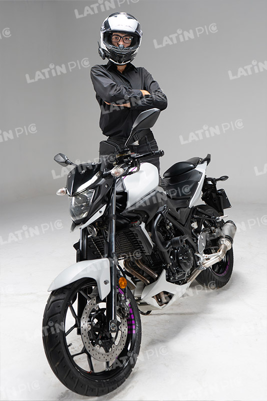 motocicleta-piloto-hombre-casco-150