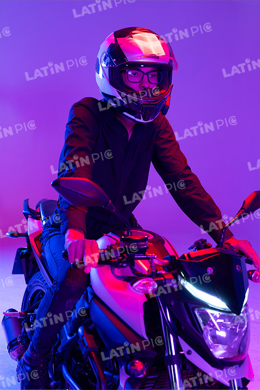 motocicleta-piloto-hombre-casco-152