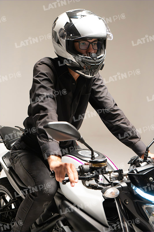 motocicleta-piloto-hombre-casco-153