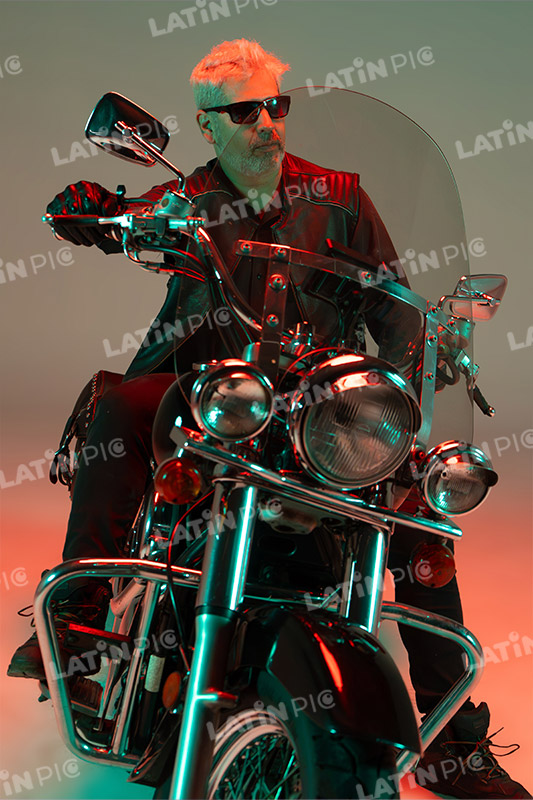 motocicleta-piloto-hombre-casco-160