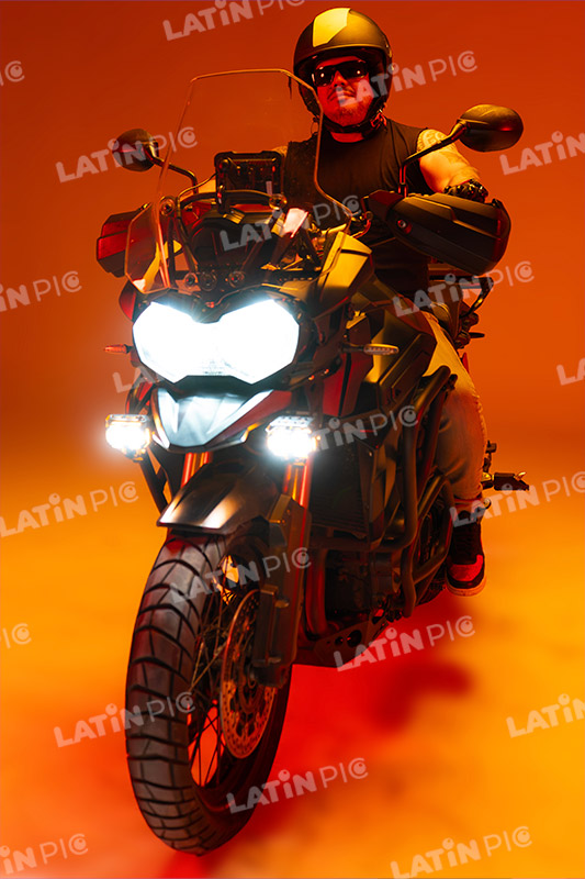motocicleta-piloto-hombre-casco-171