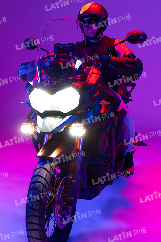motocicleta-piloto-hombre-casco-172