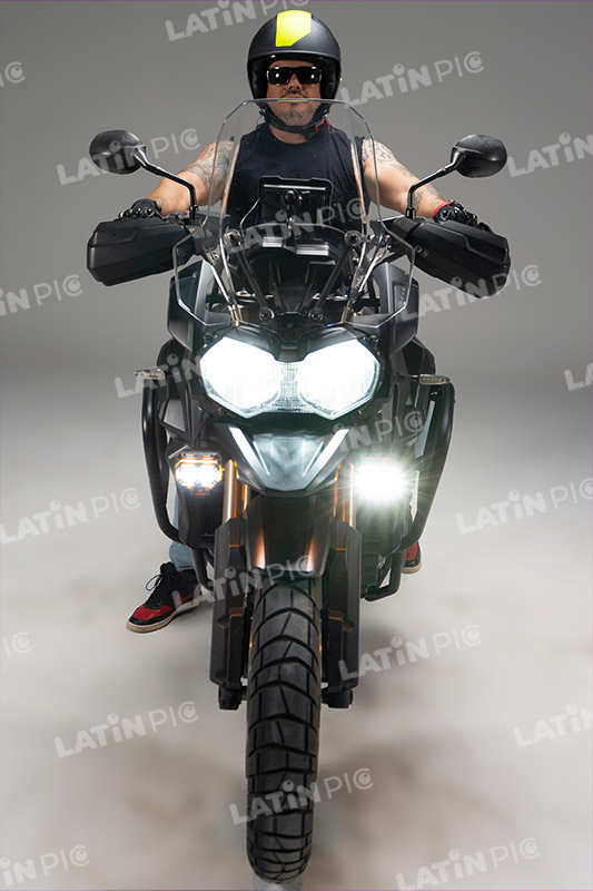motocicleta-piloto-hombre-casco-173