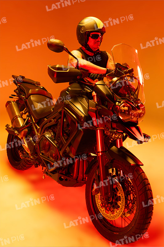 motocicleta-piloto-hombre-casco-174
