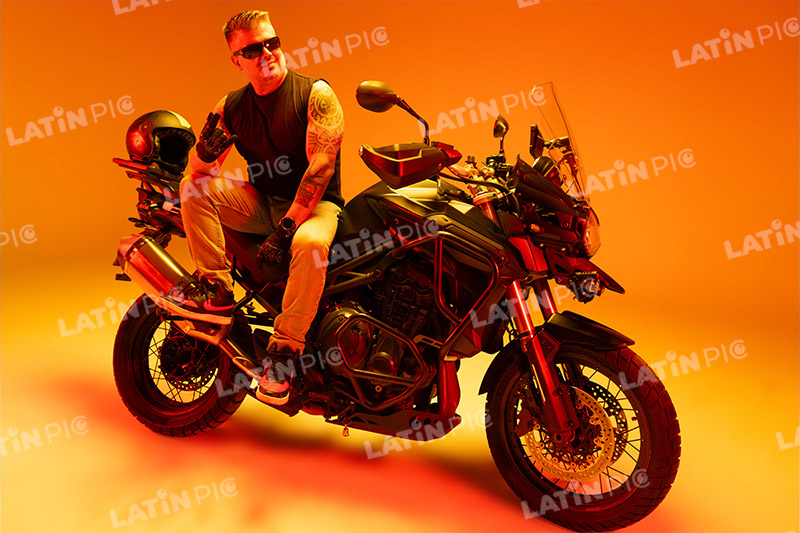 motocicleta-piloto-hombre-casco-180