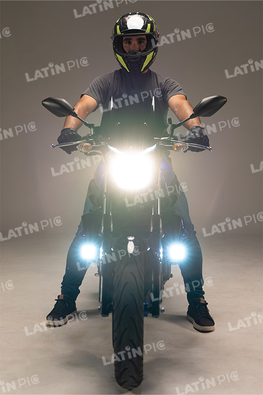 motocicleta-piloto-hombre-casco-84