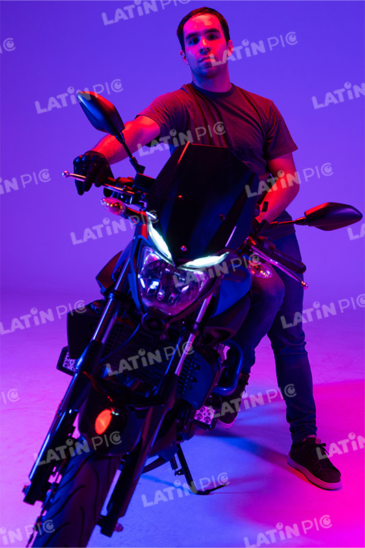 motocicleta-piloto-hombre-casco-86
