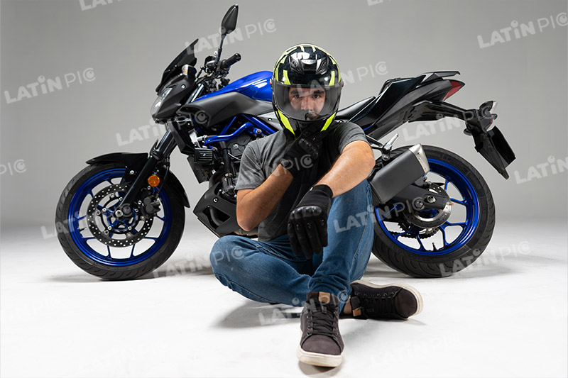 motocicleta-piloto-hombre-casco-87