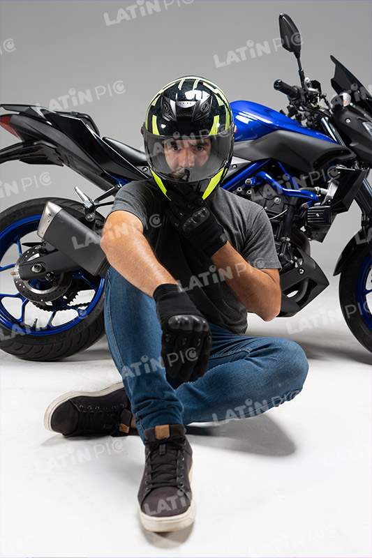 motocicleta-piloto-hombre-casco-88
