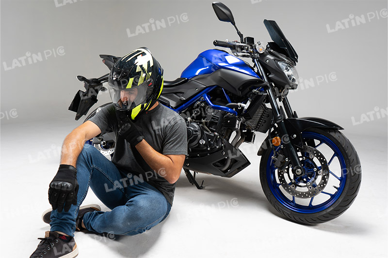 motocicleta-piloto-hombre-casco-89