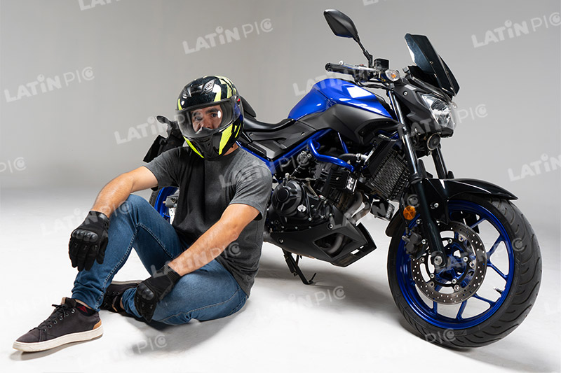 motocicleta-piloto-hombre-casco-90