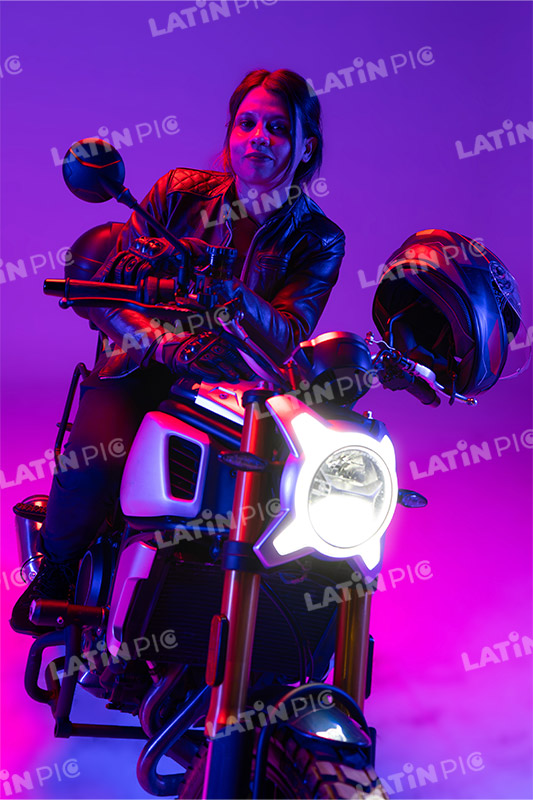 motocicleta-piloto-mujer-casco-183