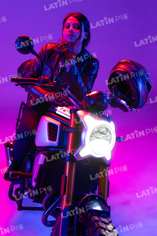 motocicleta-piloto-mujer-casco-184
