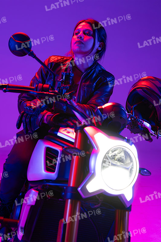 motocicleta-piloto-mujer-casco-186