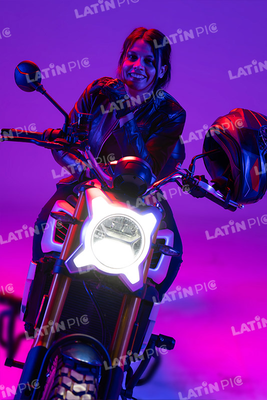 motocicleta-piloto-mujer-casco-187
